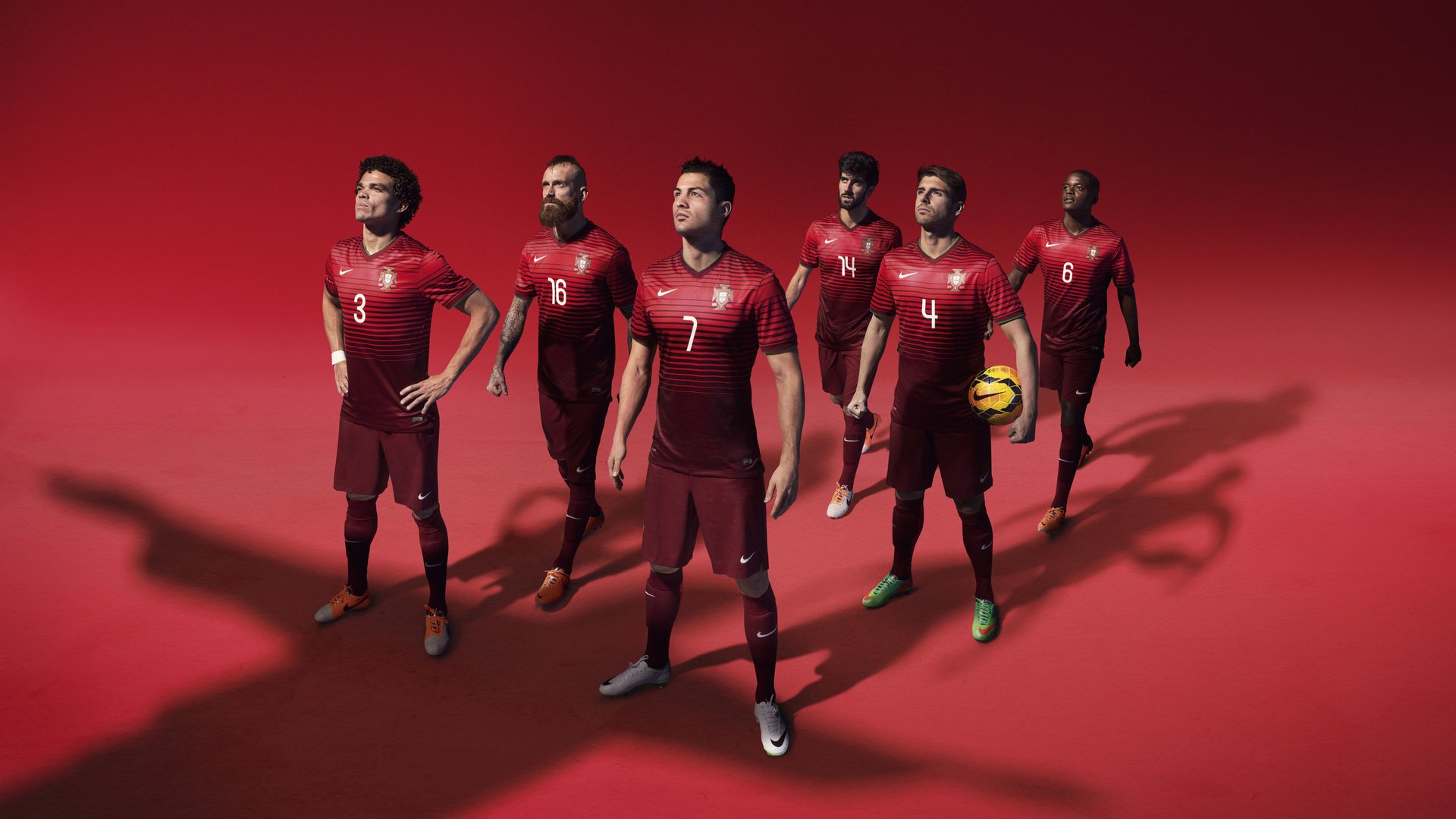 九游娱乐官方-安东·李恩：凭借不懈的跑动和精准的传球，他为全黑队创造进攻机会